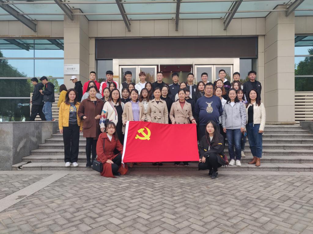 参观后合影留念 yl23455永利