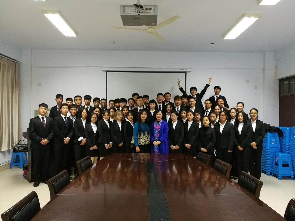 全体团学干部与程燕老师合影留念 yl23455永利