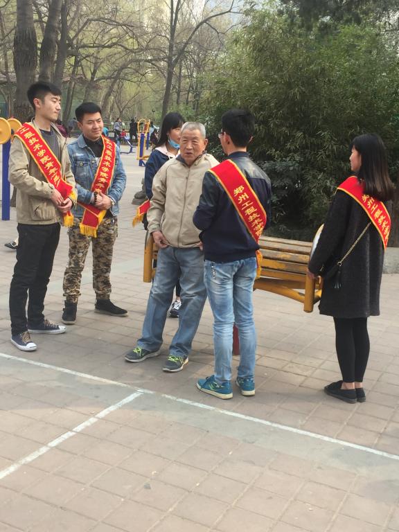 跟老人谈心聊天 yl23455永利