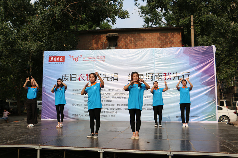 志愿者的手语表演 yl23455永利