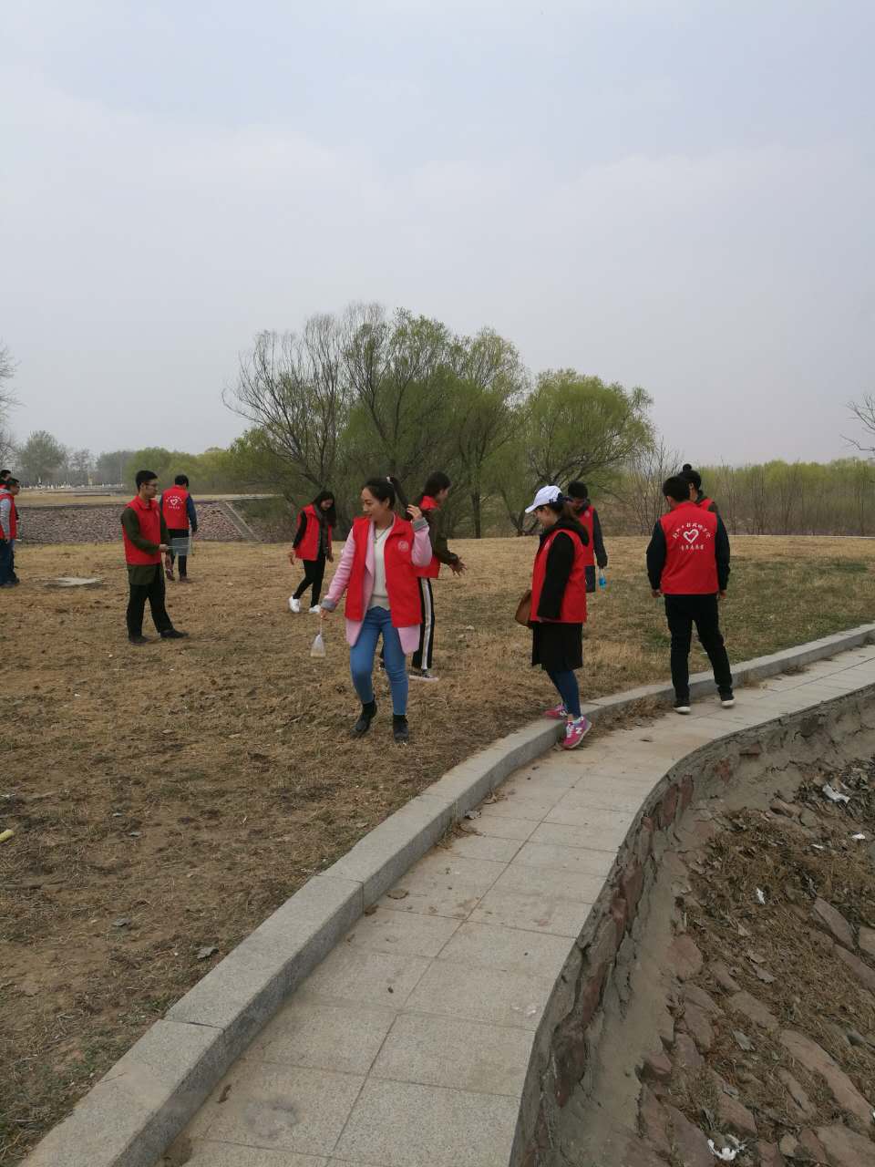 黄河边清理垃圾 yl23455永利